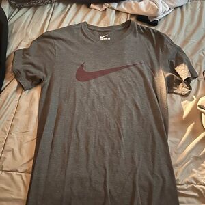 Nike Men's Gray T-Shirt